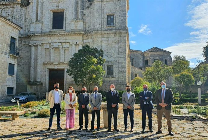 Carnero en La Santa Espina donde ha firmado el convenio de colaboración para impulsar la FP Dual