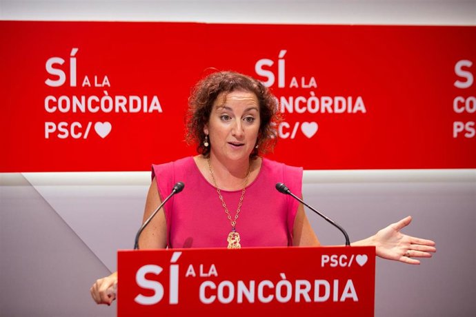 La portavoz del PSC en el Parlament, Alícia Romero, en rueda de prensa.