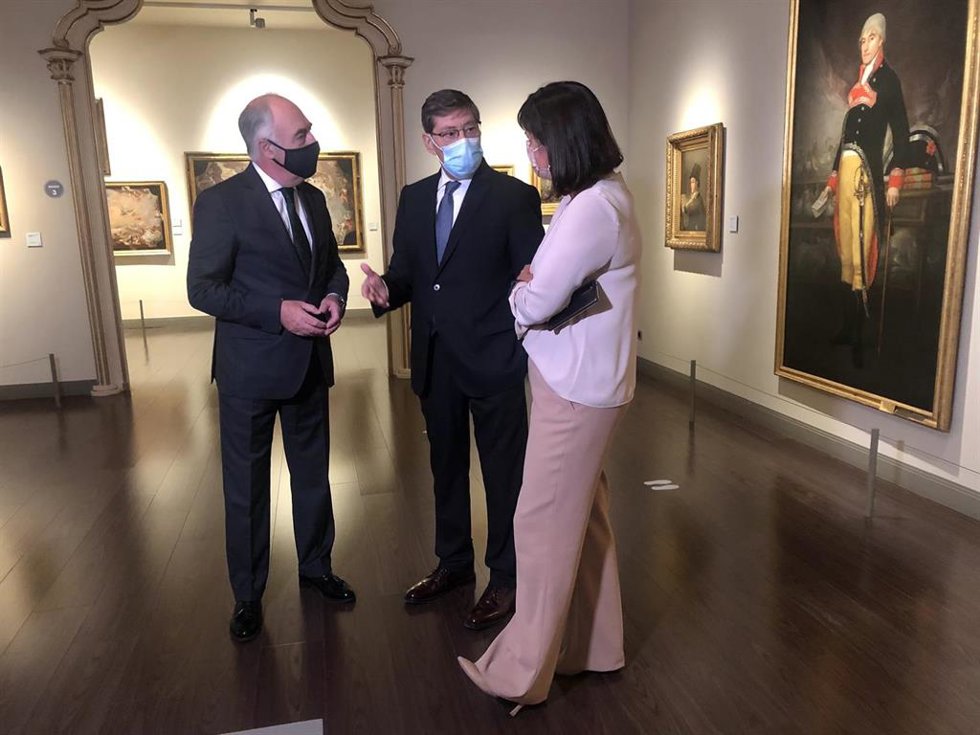 Arturo Aliaga visita una de las salas del Museo Goya