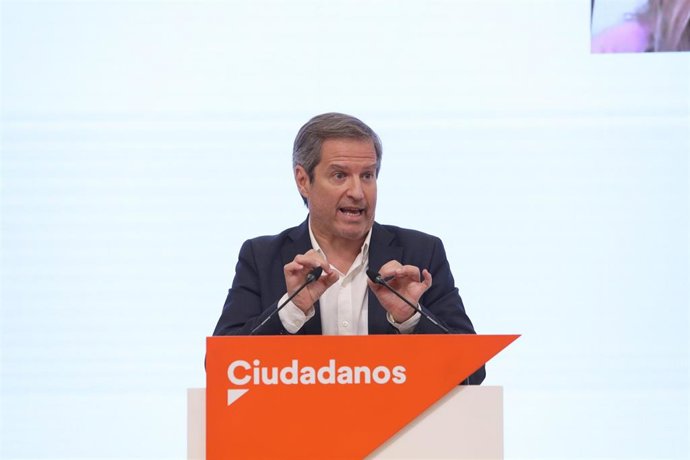 Archivo - El secretario de Comunicación de Ciudadanos (Cs), Daniel Pérez Calvo, durante una rueda de prensa en la sede del partido
