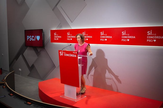La portavoz del PSC en el Parlament, Alícia Romero, en rueda de prensa en el PSC.