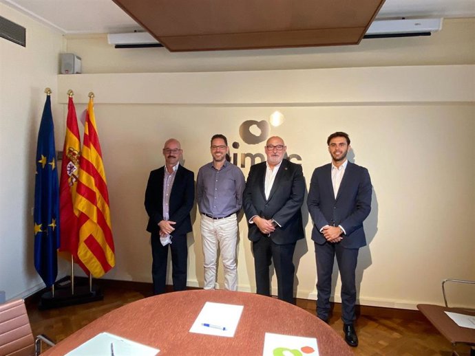 L presidente de PIMEComer, lex Goñi; el director de PIMEComer, Miquel de Garro; el director de Relaciones Institucionales de Unibail Rodamco Westfield en Catalunya, Víctor García; y el gerente de Westfield La Maquinista, Ricardo López.