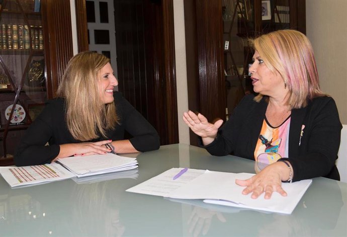 Irene García con la alcaldesa de Jerez.