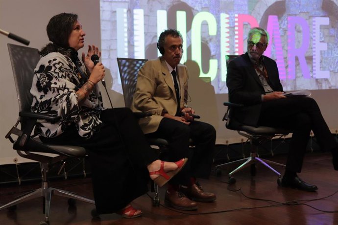 Restauradores de la Alhambra participan en la primera jornada del simposio.