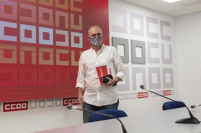 El secretario general de de CCOO, Unai Sordo, a su llegada a una rueda de prensa de un encuentro informativo de inicio de curso del sindicato, a 10 de septiembre de 2021, en Madrid (España). Durante la reunión, CCOO analiza la situación económica, polít
