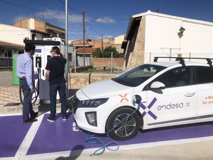 Punto de carga de vehículos eléctricos de Endesa X en Riba-roja d'Ebre (Tarragona)