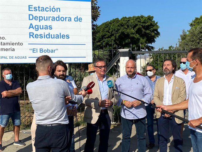 Gavira atiende a los medios en Almería