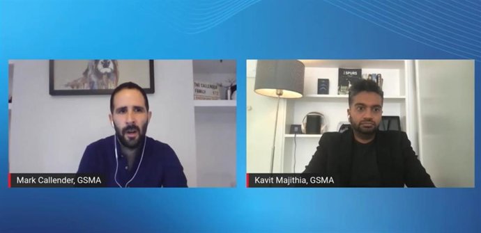 El director de márketing de la organizadora GSMA, Mark Callender, y el editor de contenidos, Kavit Majithia
