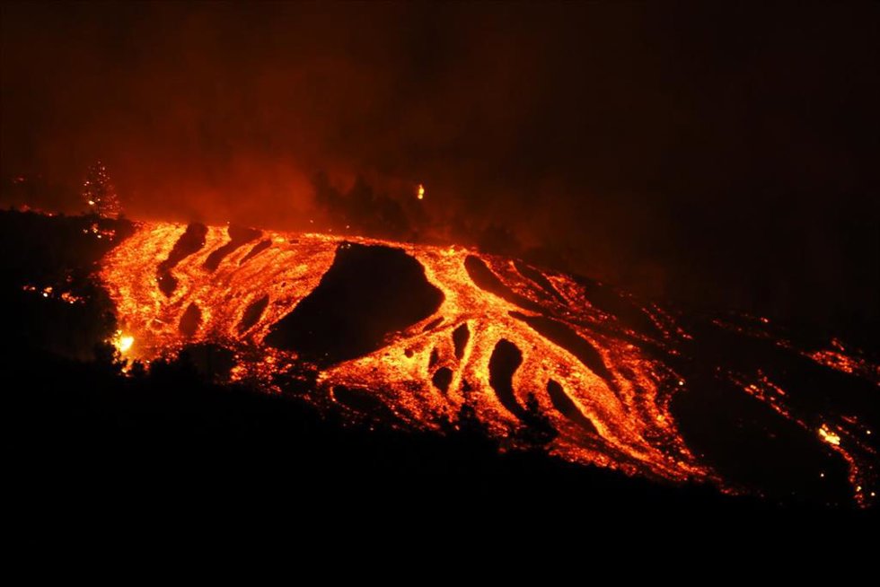 Ríos de lava y piroclastos en la zona de Cabeza de Vaca, a 19 de septiembre de 2021, en El Paso, La Palma, Santa Cruz de Tenerife, Islas Canarias, (España). 
