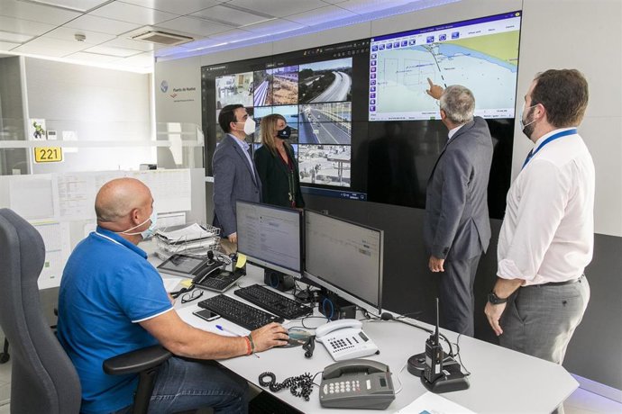 Visita al centro de control de la Autoridad Portuaria de Huelva.