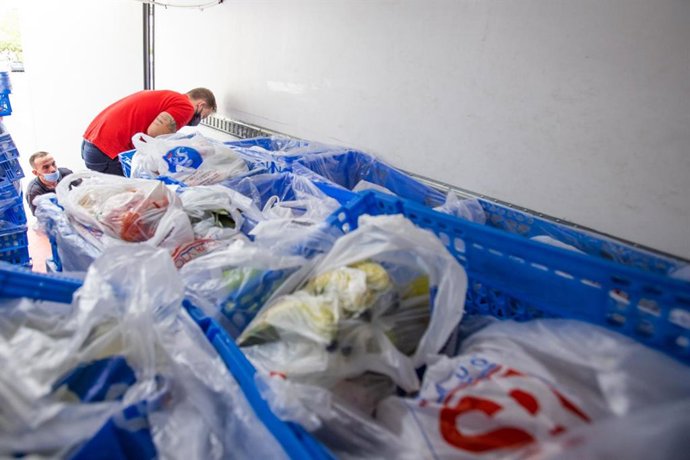 Reparto de alimentos en Mairena del Aljarafe
