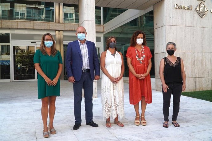 (I-D) La Presidenta Del Consell De Menorca, Susana Mora; El Presidente Del Consell De Ibiza, Vicent Marí; La Presidenta Del Govern, Francina Armengol; La Presidenta Del Consell, Catalina Cladera, Y La Presidenta Del Consell De Formentera, Alejandra Ferr