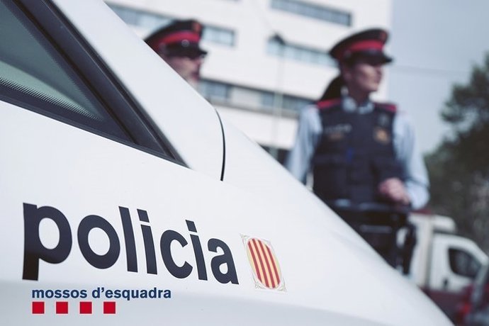 Archivo - Un vehículo de los Mossos d'Esquadra
