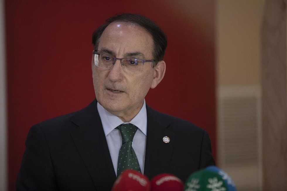 Archivo - El presidente de CEA y vicepresidente de CEOE, Javier González de Lara. 