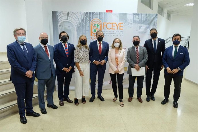 La vicepresidenta primera del Gobierno y ministra de Asuntos Económicos y Transformación Digital, Nadia Calviño, en apertura del curso académico 2021-2022 de la Universidad de Sevilla