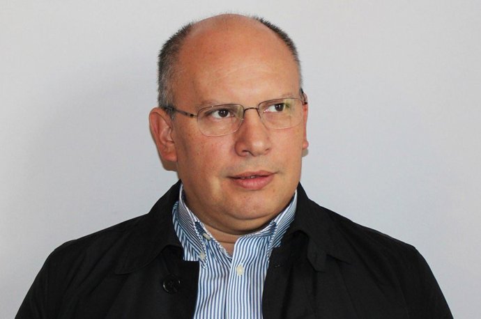 Archivo - Nervis Villalobos, viceministro del Gobierno de Chávez