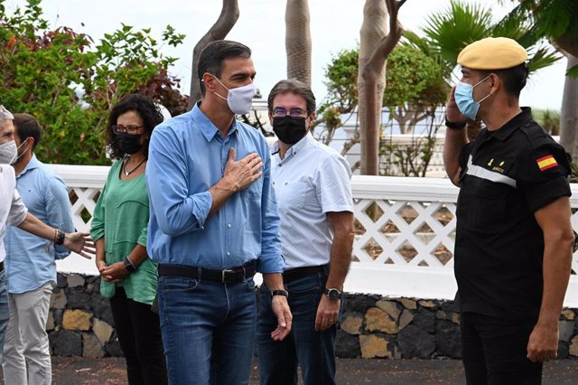 El presidente del Gobierno, Pedro Sánchez, visita las zonas afectadas por la erupción del volcán en La Palma.