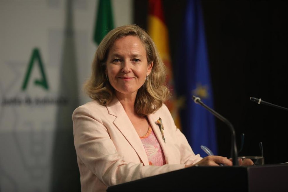 La vicepresidenta primera del Gobierno y ministra de Asuntos Económicos y Transformación Digital, Nadia Calviño, este lunes en su comparecencia tras la reunión mantenida con el presidente de la Junta de Andalucía, Juanma Moreno.
