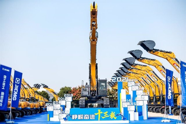 XCMG Excavator Logs Cumulative Production and Sales of 200,000 Units.