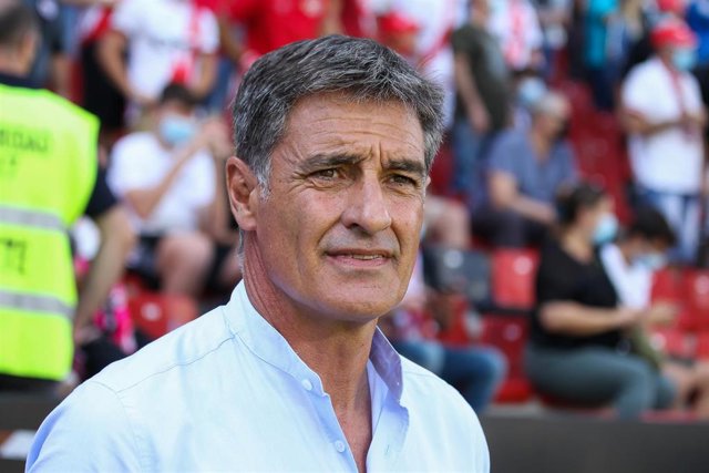 Michel antes del partido entre el Rayo Vallecano y el Gatefe de LaLiga Santander 2021-2022