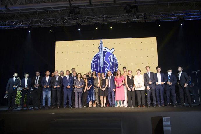 Foto de familia de la Gala del Deporte de la AEPD 2021
