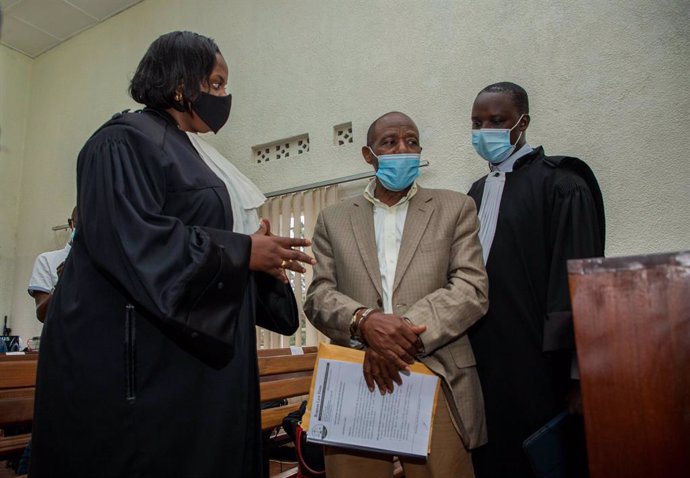 Archivo - Paul Rusesabagina, el héroe de 'Hotel Ruanda', comparece ante un tribunal en Kigali