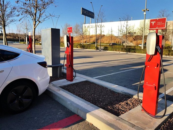 Puerto Venecia dispone de zonas de parking y carga de vehículos eléctricos