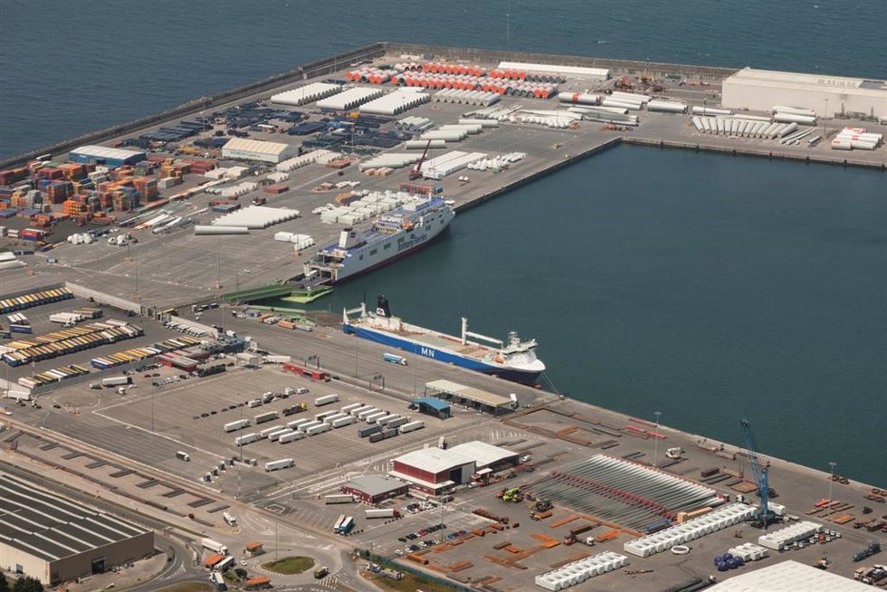 Archivo - Terminal del Ferry en el Puerto de Bilbao