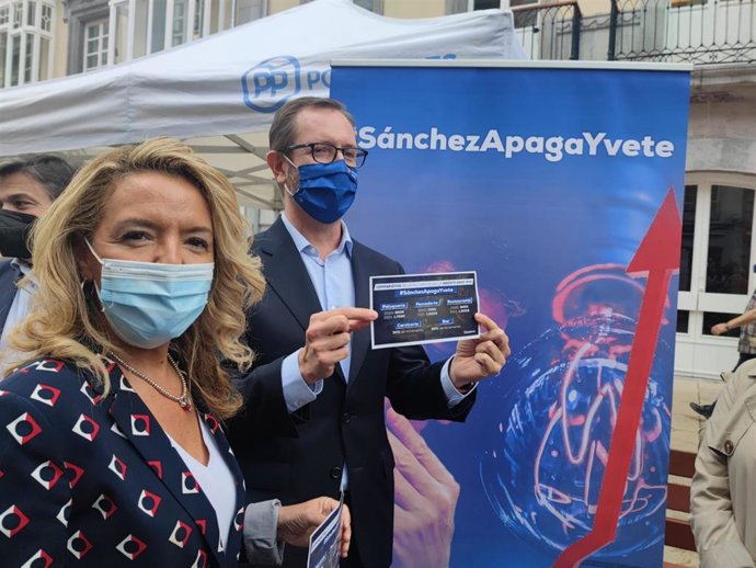 El portavoz del PP en el Senado, Javier Maroto, junto a la presidenta del PP asturiano, Teresa Mallada.