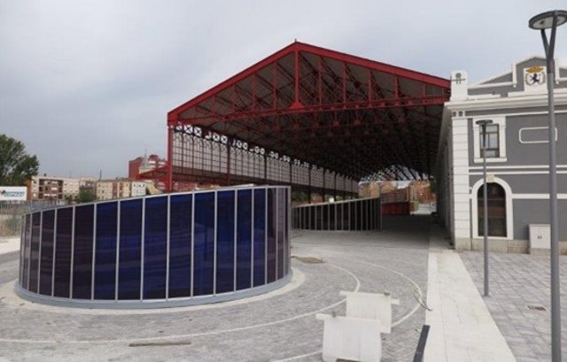 Zona Peatonal Que Queda Tras La Integración Del Ferrocarril En El Entorno De La Estación De León.