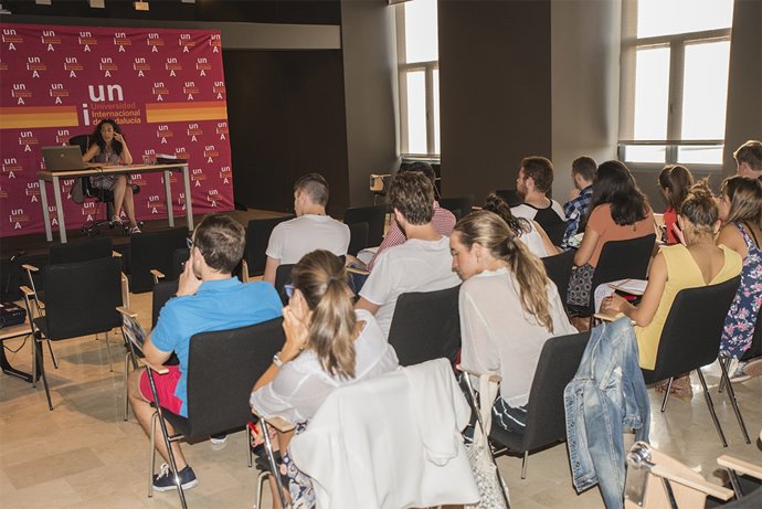 Archivo - Imagen de archivo de un curso de verano de la UNIA.