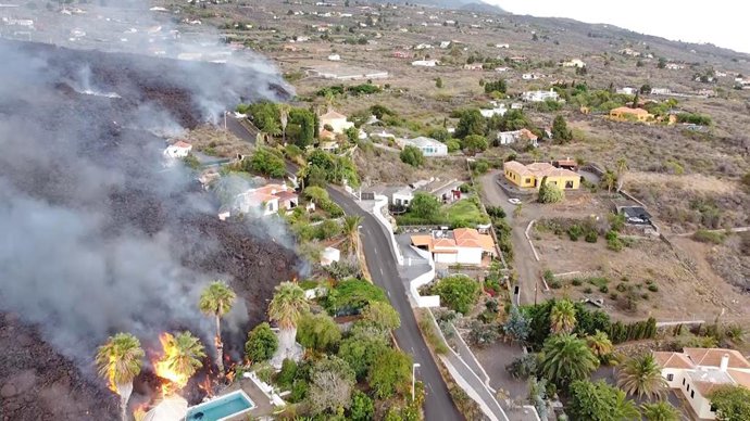 Imagen aérea de la lava del volcán a 20 de septiembre de 2021, en La Palma, Santa Cruz de Tenerife, Islas Canarias, (España). La erupción volcánica iniciada ayer a las 16 horas en la zona de Cabeza de Vaca (La Palma), justo cuando la actividad sísmica e