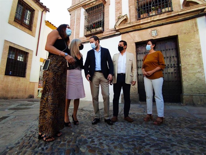 Loles López con Patricia del Pozo, Adolfo Molina, José María Bellido y María Luisa Ceballos.