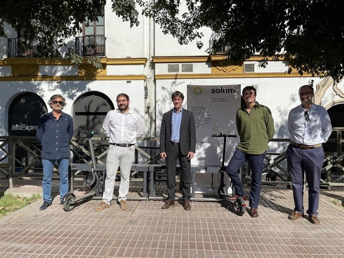 Presentación del proyecto piloto para estacionar y recargar patinetes eléctricos privados de modo sostenible