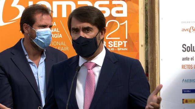 El consejero de Fomento y Medio Ambiente de Castilla y León, Juan Carlos Suárez-Quiñones, en primer plano durante la inauguración de la expo.