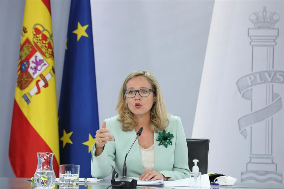 La vicepresidenta primera y ministra de Asuntos Económicos y Transformación Digital, Nadia Calviño, interviene en una rueda de prensa posterior a la reunión del Consejo de Ministros, a 21 de septiembre de 2021, en Madrid, (España). Durante la comparecen
