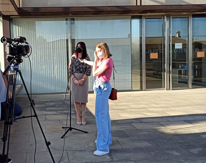 Joyera antiende a los medios ante el Juzgado de Priego de Córdoba