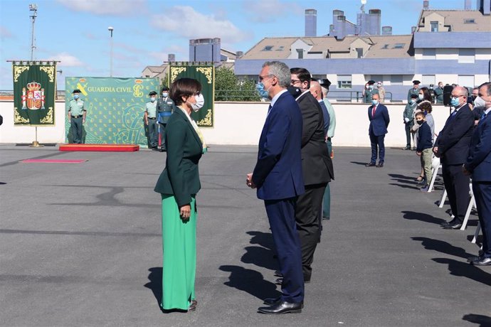 La directora general de la Guardia Civil, María Gámez, y el delegado del Gobierno, Javier Izquierdo, en la toma de posesión del nueve del instituto armado en Ávila.