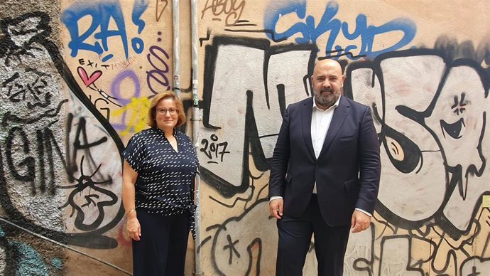 La portavoz del PP en el Ayuntamiento de Palma, Mercedes Celeste, y el presidente de la formación en la capital balear, Jaime Martínez.