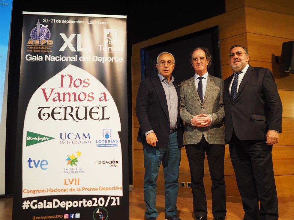 El presidente de la AEPD, Julián Redondo, con los presidentes del COE, Alejandro Blanco, y del CPE, Miguel Carballeda.