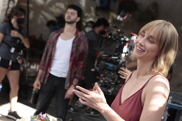 La actriz Ingrid García-Jonsson durante el rodaje de 'Nosotros no nos mataremos con pistolas', la nueva película de María Ripoll que se rueda en Quartell (Valencia)