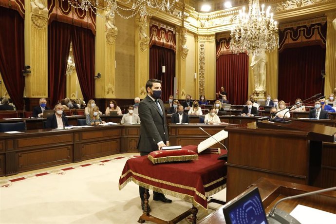 José Javier Bonet, durante la toma de posesión como diputado en el Parlament.