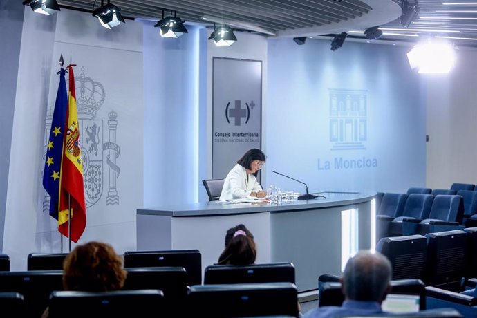 La ministra de Sanidad, Carolina Darias, durante una rueda de prensa posterior a la reunión del Consejo Interterritorial del Sistema Nacional de Salud, a 15 de septiembre de 2021, en Madrid (España). Ampliar el aforo en estadios y eventos deportivos y a