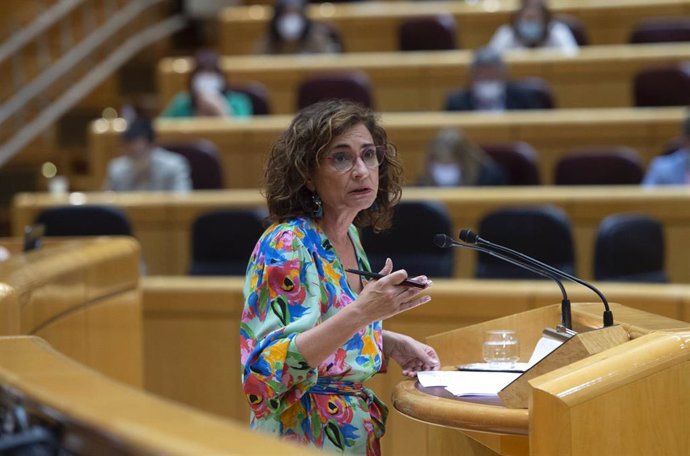 Archivo - La ministra portavoz y ministra de Hacienda, María Jesús Montero, interviene durante una sesión de control al Gobierno en el Senado