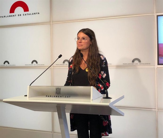 La portavoz de Junts en el Parlament, Mnica Sales, en rueda de prensa en la Cámara catalana el 21 de septiembre de 2021.