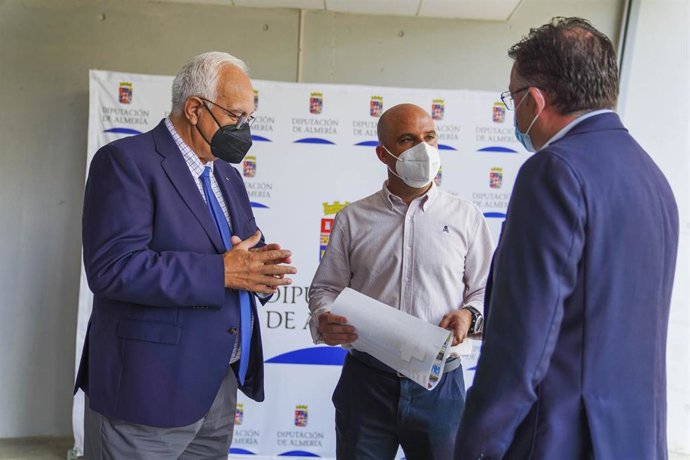 José Antonio García presenta la subida a Berja junto al alcalde del municipio, José Carlos Lupión