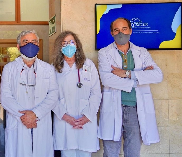 Parte del equipo del Centro de Rehabilitación de Daño Cerebral Crecer.