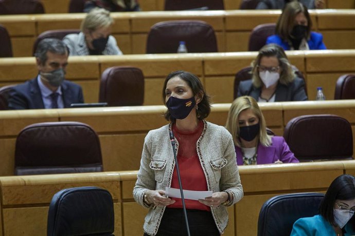 Archivo - La ministra de Industria, Comercio y Turismo, Reyes Maroto durante una sesión de control al Gobierno en el Senado
