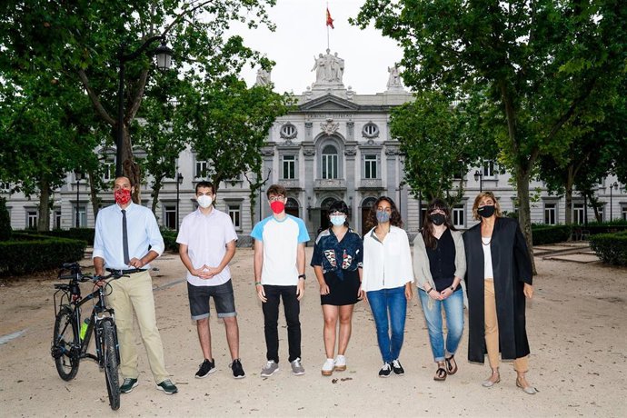Archivo - Representantes de entidades ecologistas posan tras presentar una demanda climática contra el Gobierno, a 17 de junio de 2021, en el Tribunal Supremo, Madrid, (España).