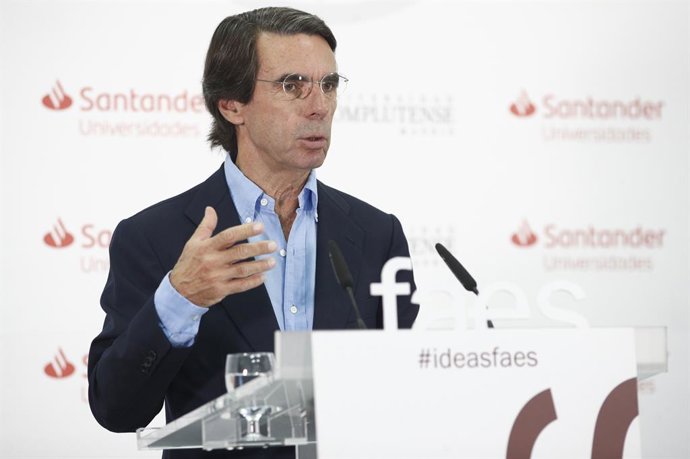 Archivo - El expresidente del Gobierno y presidente de la Fundación FAES, José María Aznar, ofrece la conferencia de clausura del curso 'España: calidad democrática, cohesión y futuro del bienestar'  dentro de los Cursos de verano de El Escorial 2019.